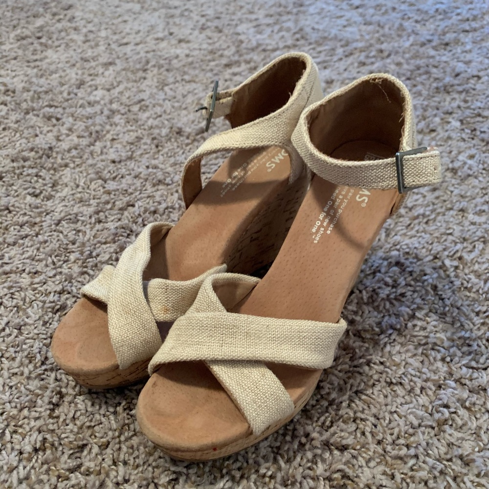 Toms natural tan wedges